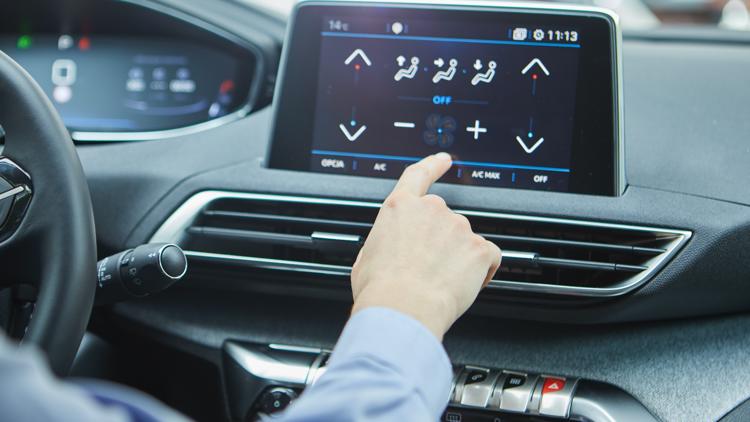 Driving without distraction | Consumer Reports — WTSP Business Tampa Bay