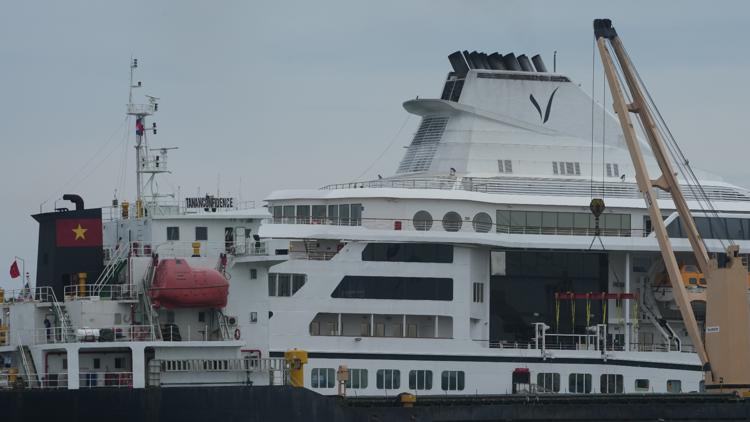 200 cruise passengers on 3-year world voyage stranded after US company ends trip over fuel costs — Dunedin Business news