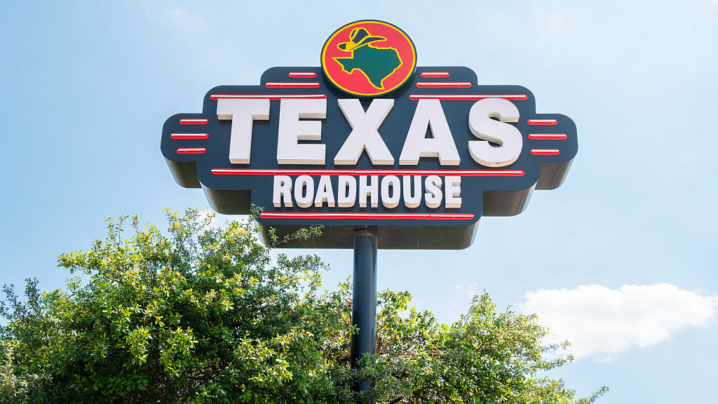 Man says Texas Roadhouse served him $20 steak instead of pricier filet multiple times — FOX 13 Tampa Bay News